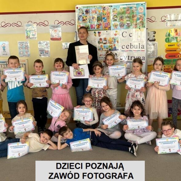 Dzieci poznają zawód fotografa